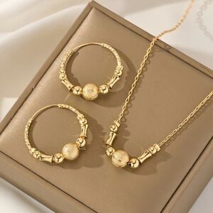 Elegant Gold Tone Jewelry Set. 2 pcs